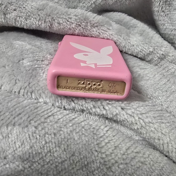 Playboy Bunny 🐰 Pink RARE Y2K-Vintage Zippo Lighter - Picture 6 of 8